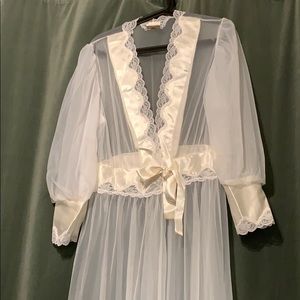 Stunning vintage sheer satin robe medium